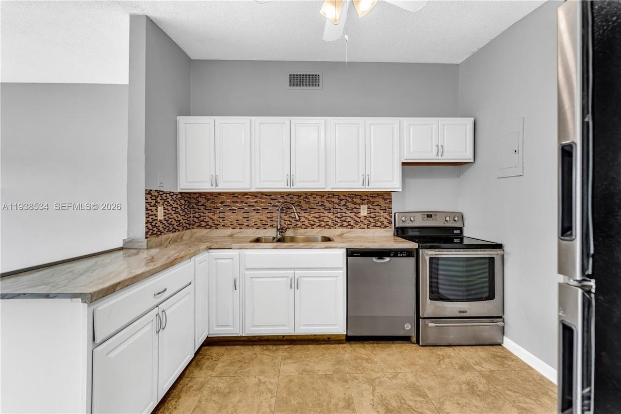 4220 Sw 36th St - Photo 5 of 28