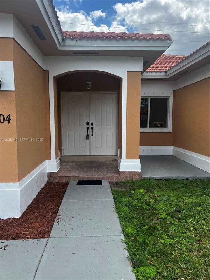 1304 Se 7th Ct #1304 - Photo 2 of 50