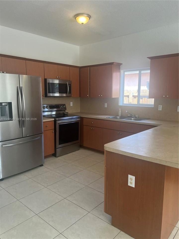 1304 Se 7th Ct #1304 - Photo 7 of 50