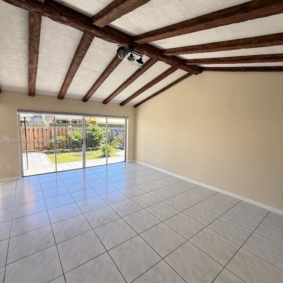 12144 Sw 110th Street Cir W - Photo 6 of 29