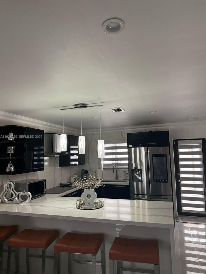 2837 W 75th St - Photo 6 of 22