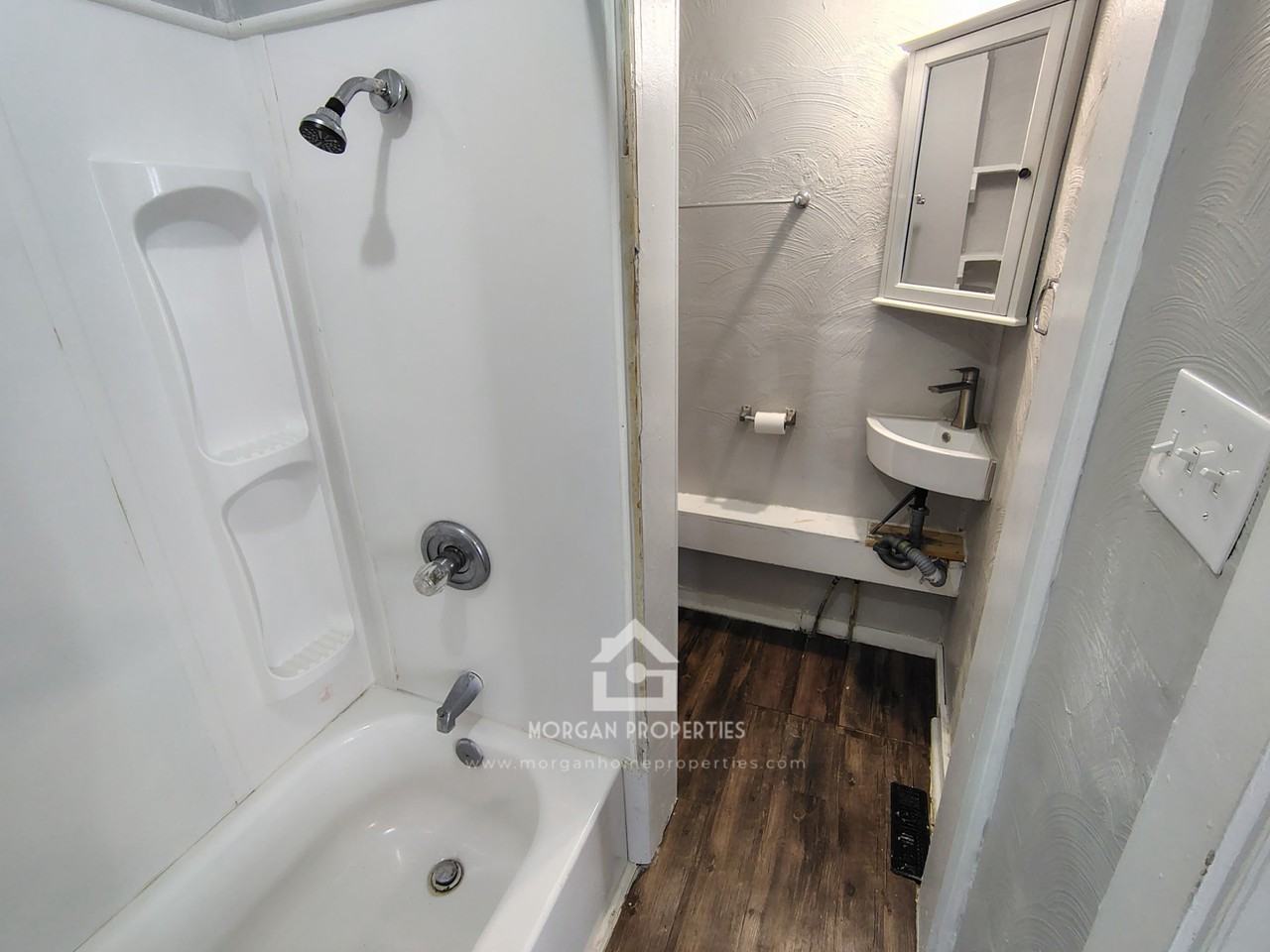 2420 Fletcher St - Photo 4 of 7