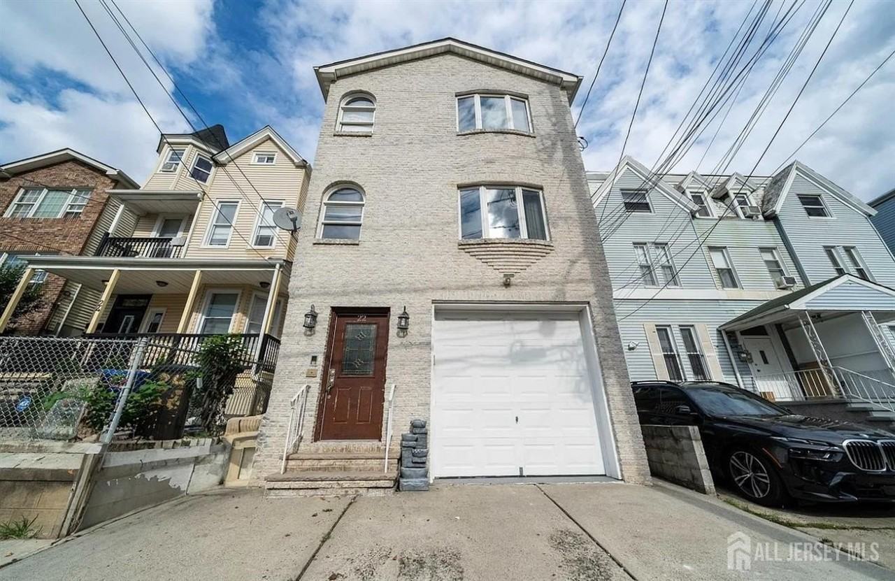 22 Linden Ave - Photo 2 of 16