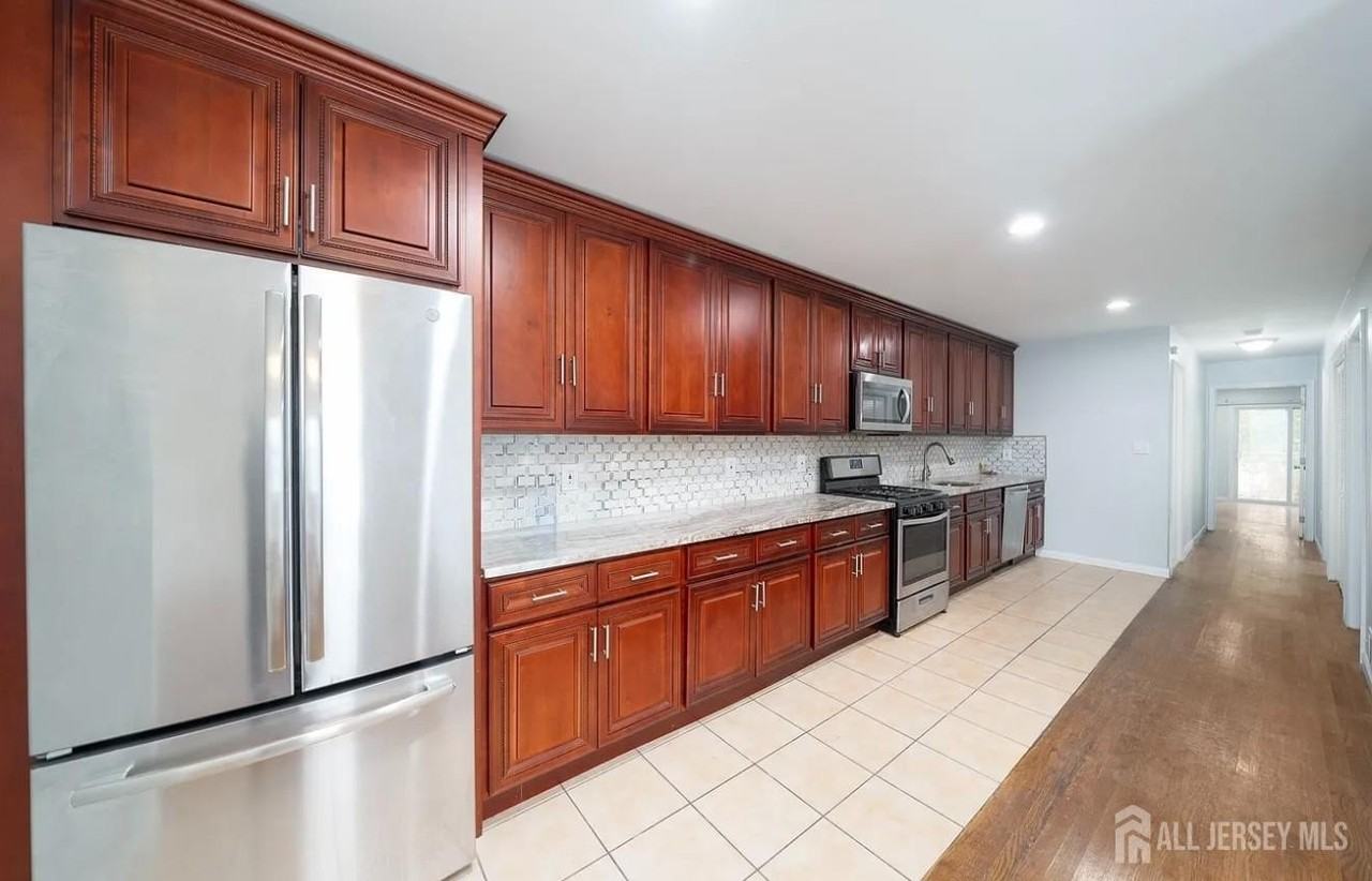 22 Linden Ave - Photo 3 of 16