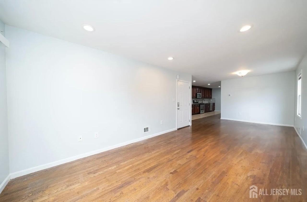 22 Linden Ave - Photo 6 of 16