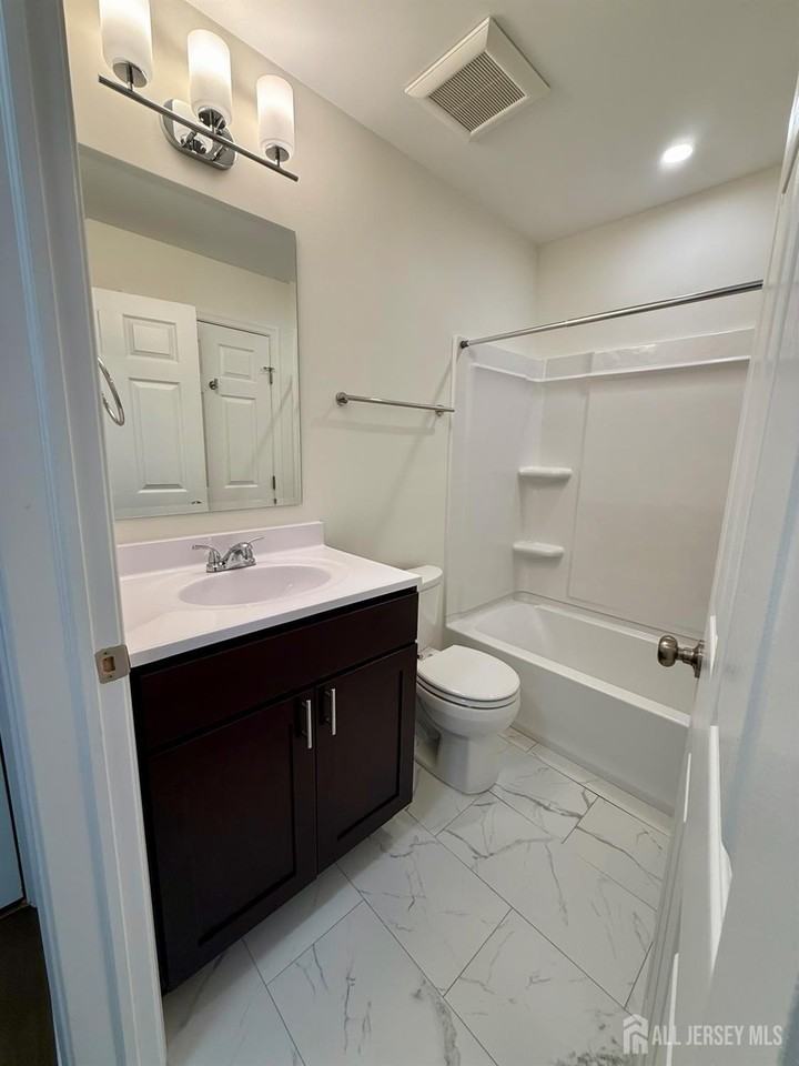 1238 Waterford Dr - Photo 4 of 20