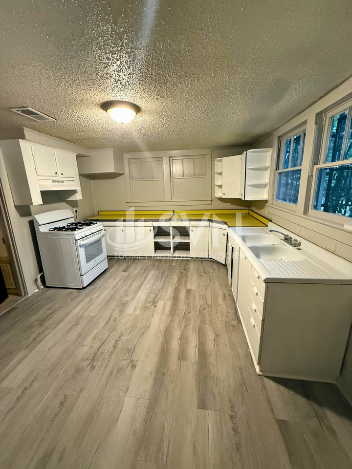 58 Alexander St - Photo 2 of 8