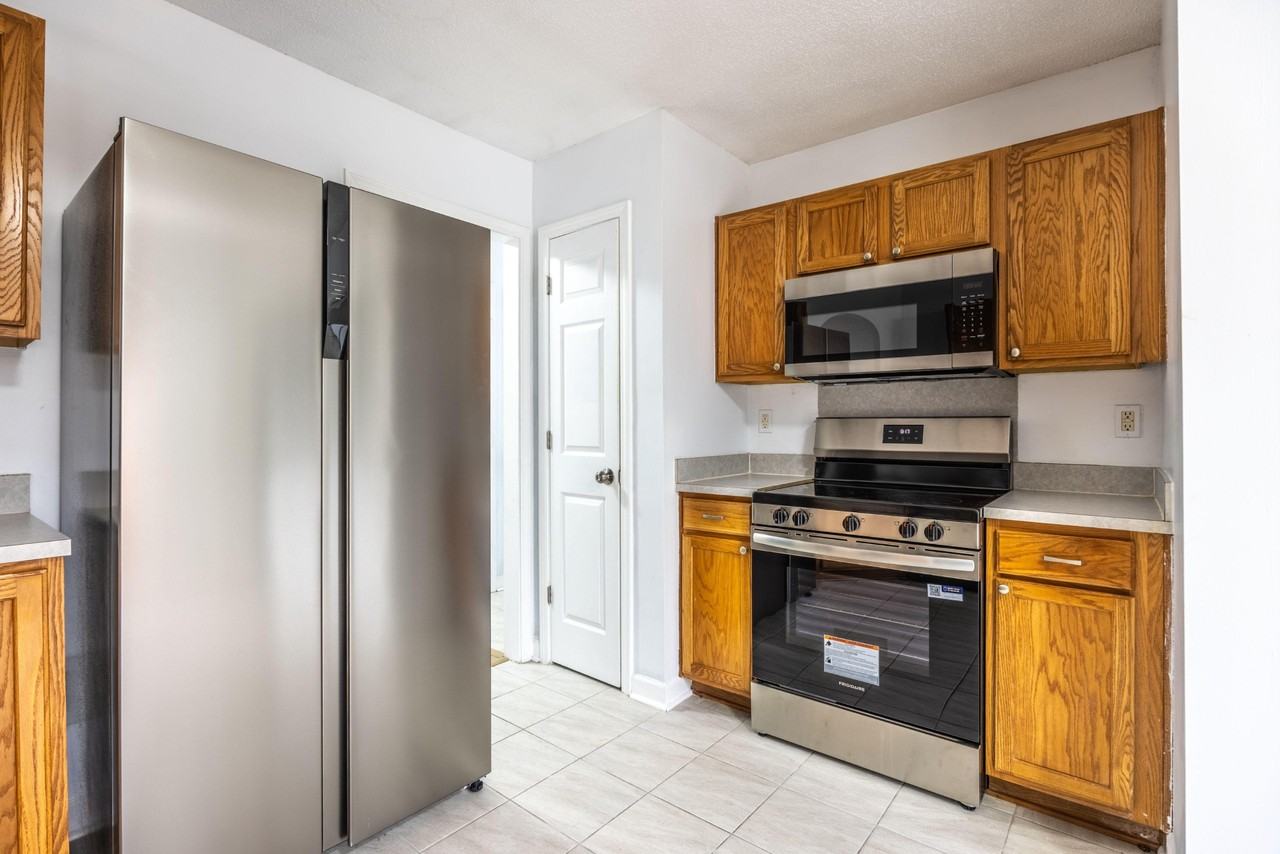 Crowders Woods Dr - Photo 5 of 18