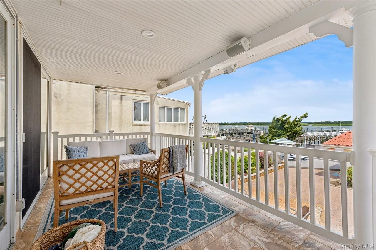 87 Bay St - Photo 3 of 45