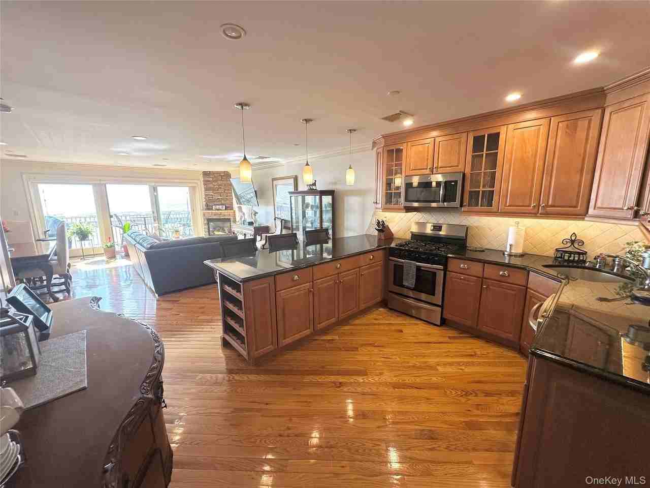 353 W Broadway - Photo 5 of 24