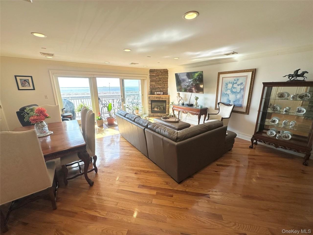 353 W Broadway - Photo 7 of 24