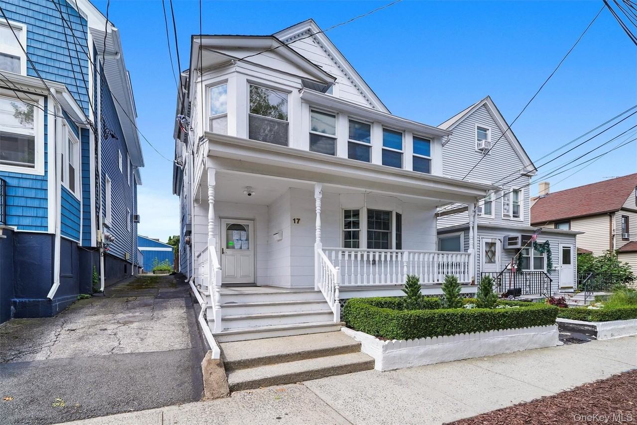 17 Lawrence Ave Unit 2 #2 - Photo 3 of 30