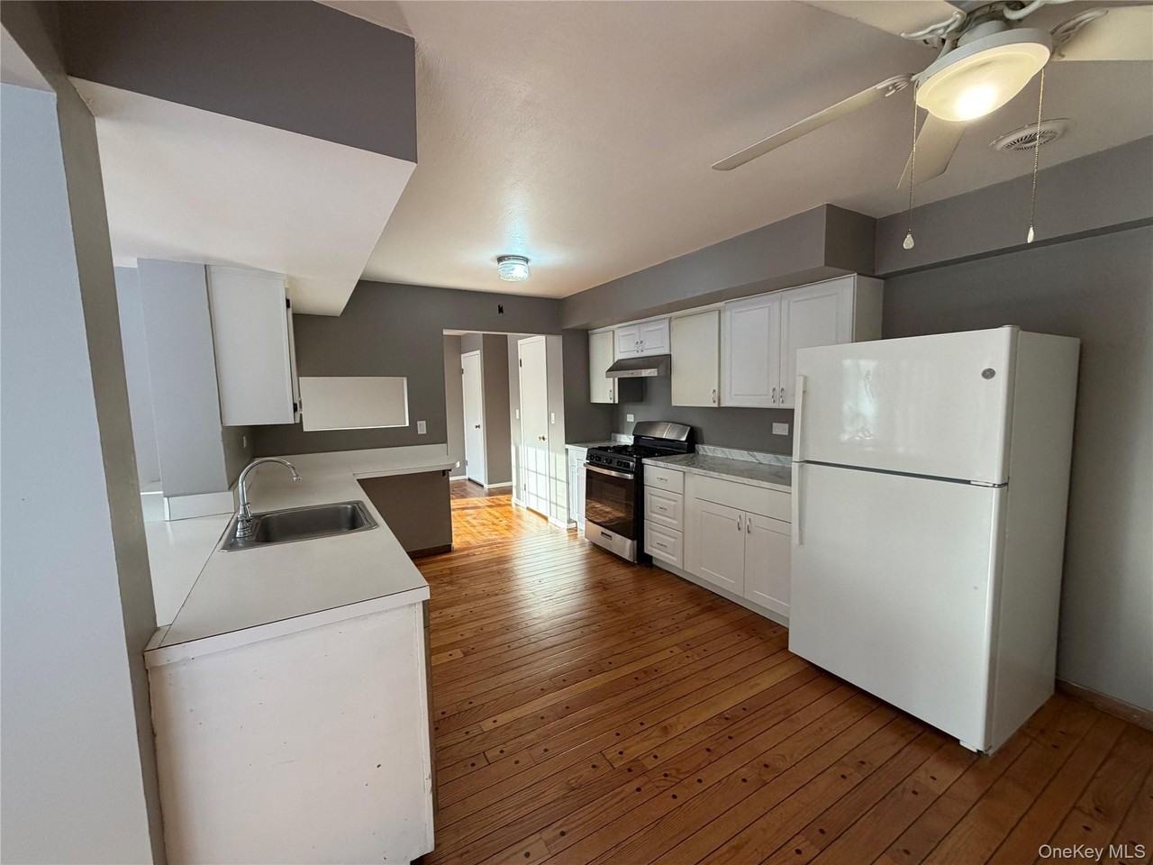 4 Margaret Ln - Photo 5 of 19