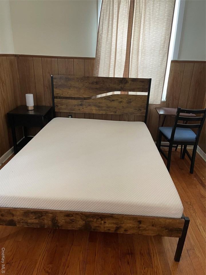 196 Carson Ave - Photo 2 of 4