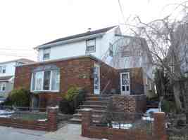 featured image of 18 Leach St