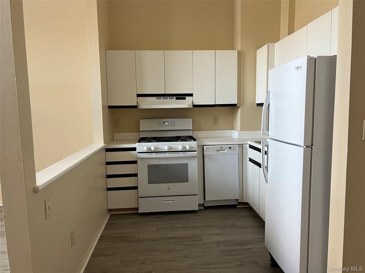 21 Village Ml - Photo 3 of 13