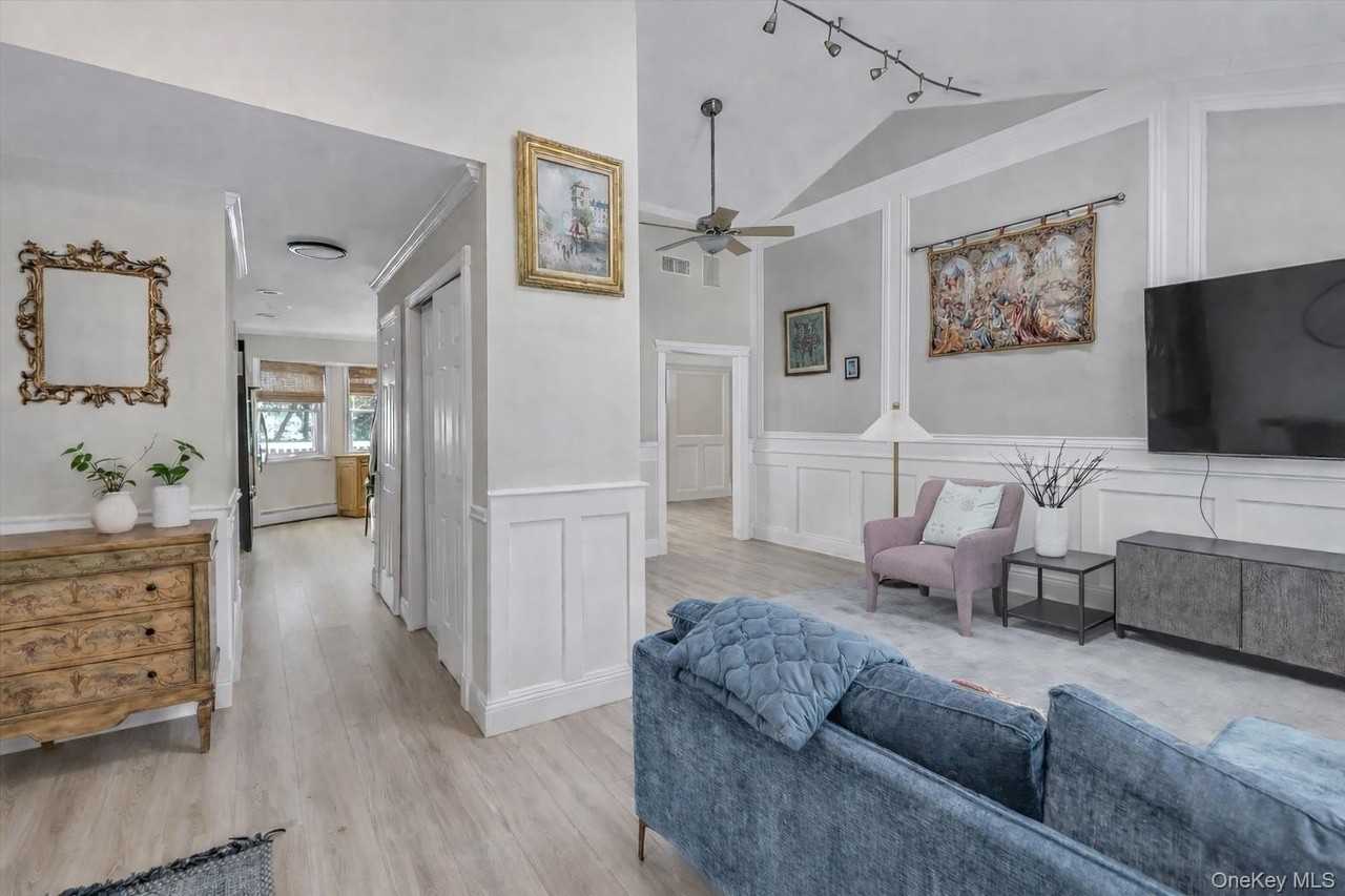 28 Pagnotta Dr - Photo 2 of 20