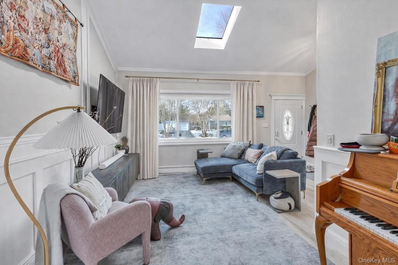 28 Pagnotta Dr - Photo 3 of 20