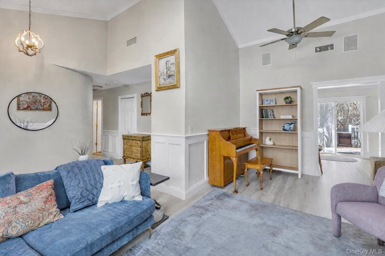 28 Pagnotta Dr - Photo 4 of 20