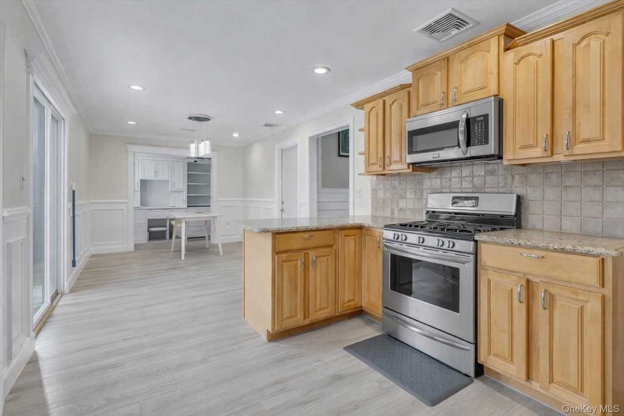 28 Pagnotta Dr - Photo 7 of 20