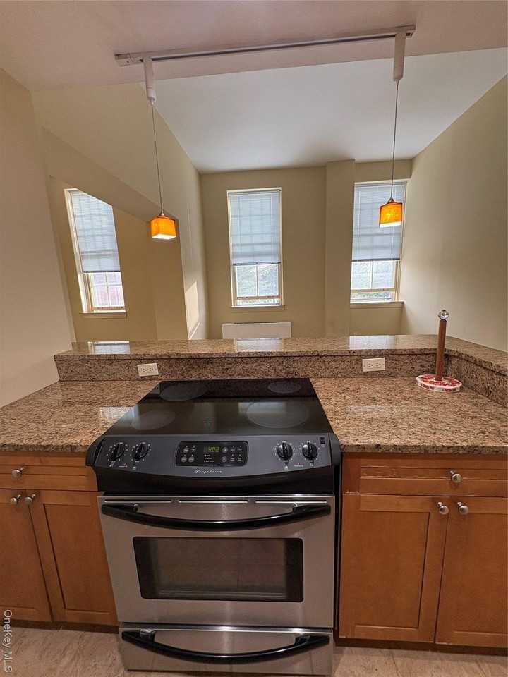 1701 Crompond Rd - Photo 2 of 15