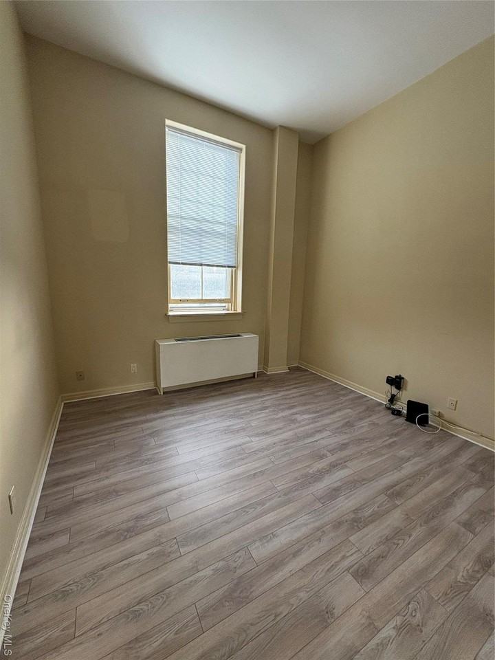 1701 Crompond Rd - Photo 7 of 15