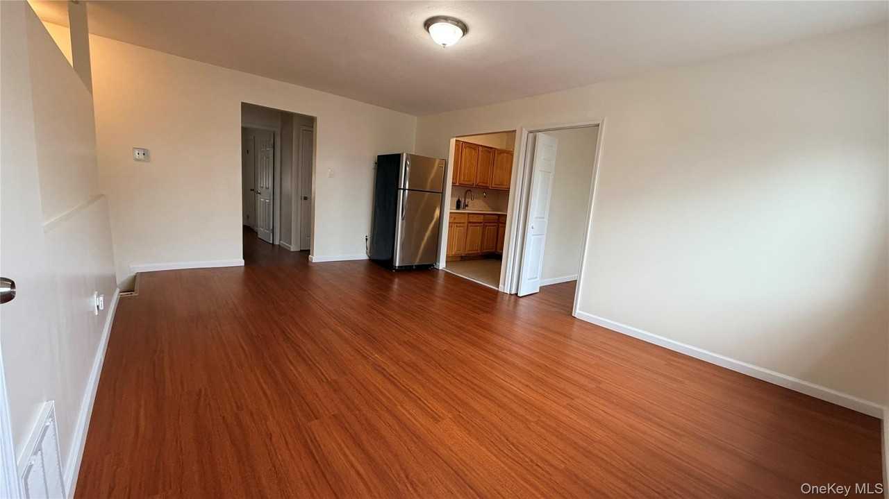 6302 Grand Central Pkwy - Photo 2 of 8