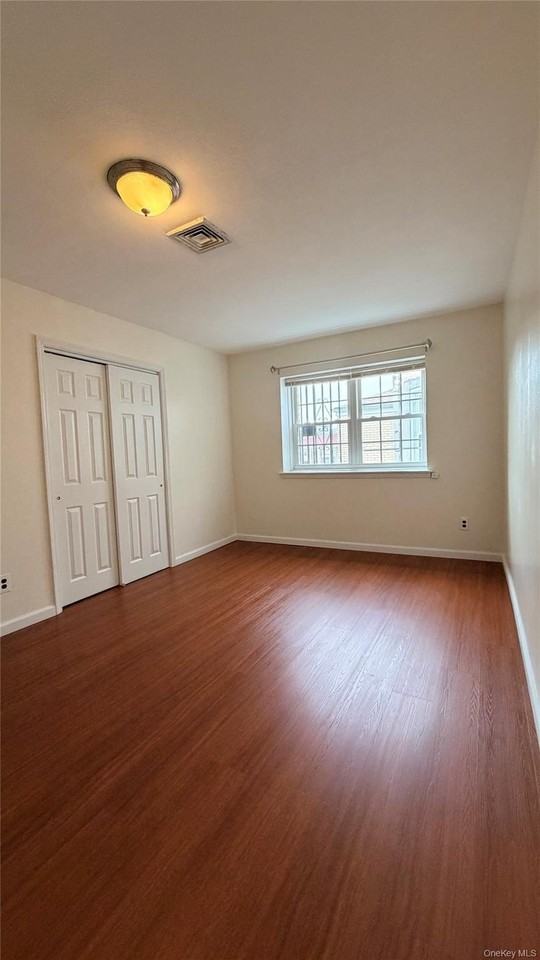 6302 Grand Central Pkwy - Photo 7 of 8