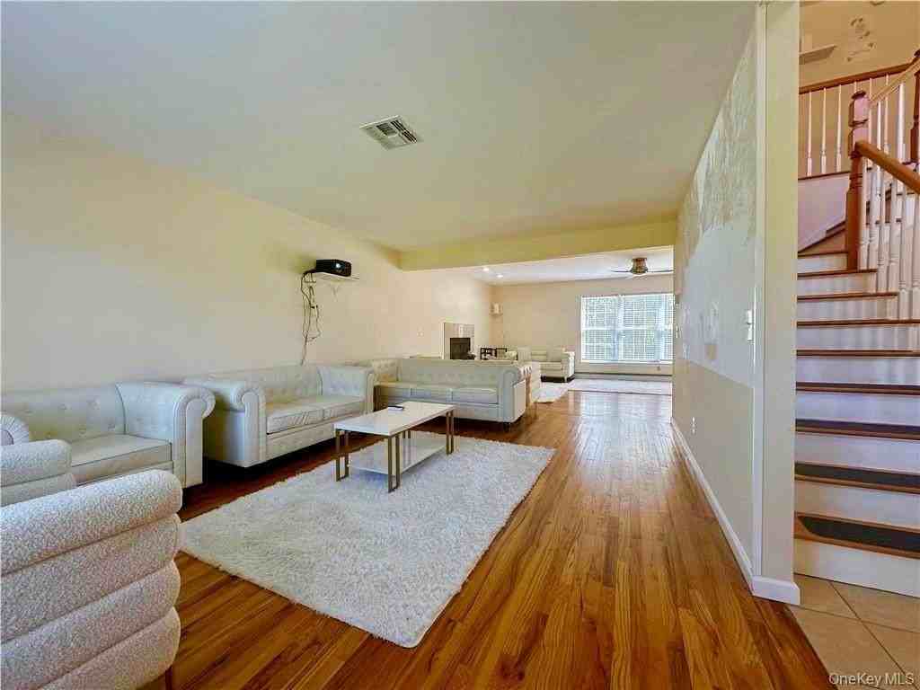 201 Golf Links Rd - Photo 5 of 32