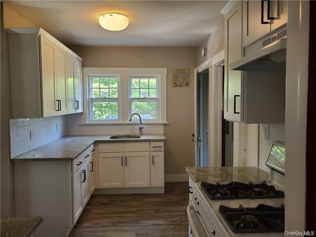 1 Myrtle Ave - Photo 4 of 17