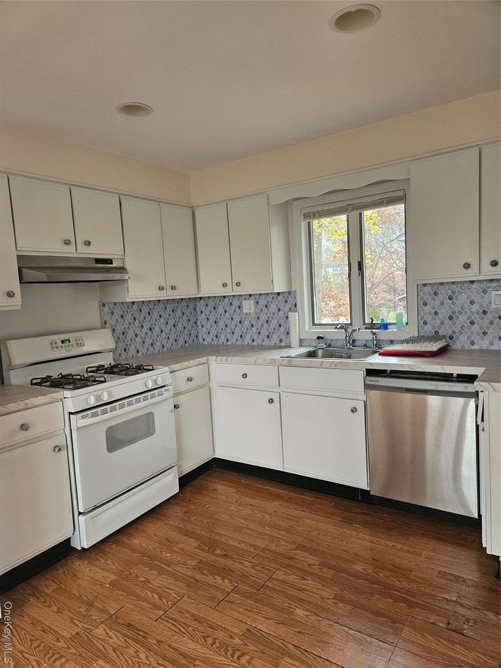 22A Town Path Apt 2 #2 - Photo 3 of 10