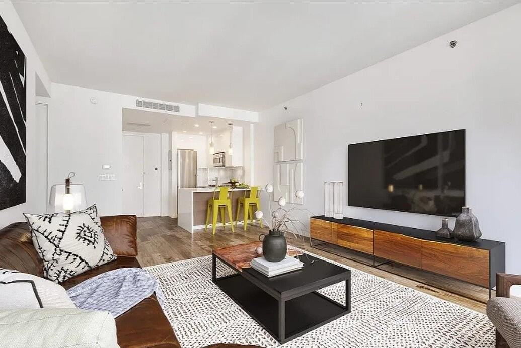 1135 45th Ave Apt 4e #4E - Photo 2 of 14