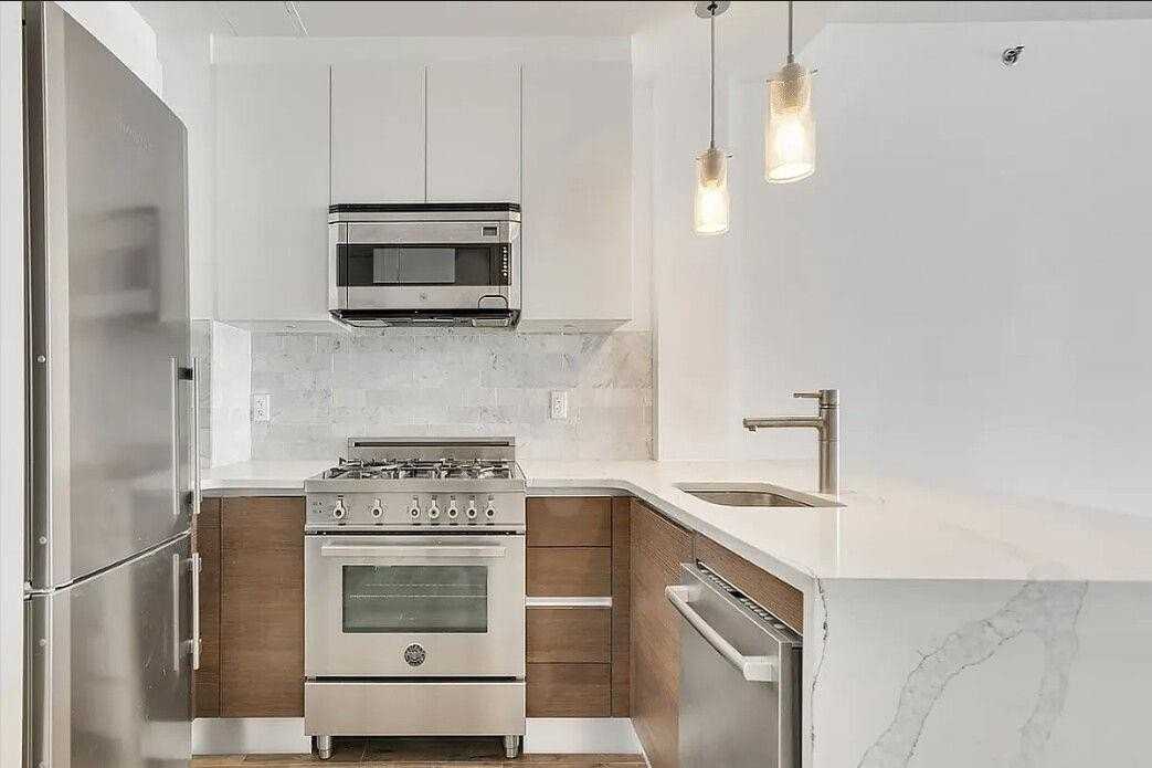 1135 45th Ave Apt 4e #4E - Photo 3 of 14