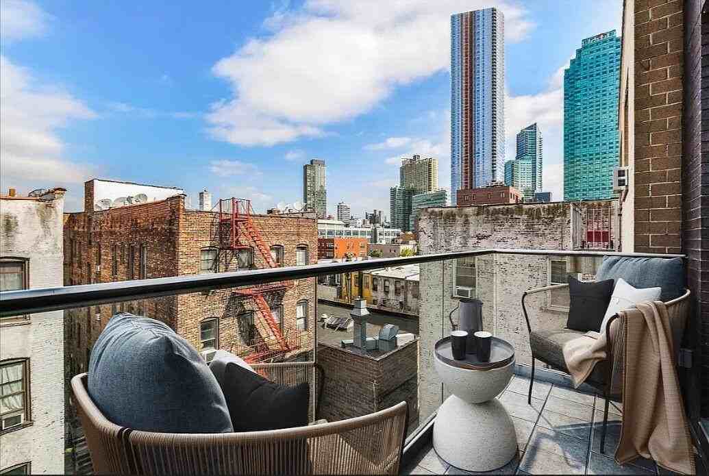 1135 45th Ave Apt 4e #4E - Photo 6 of 14