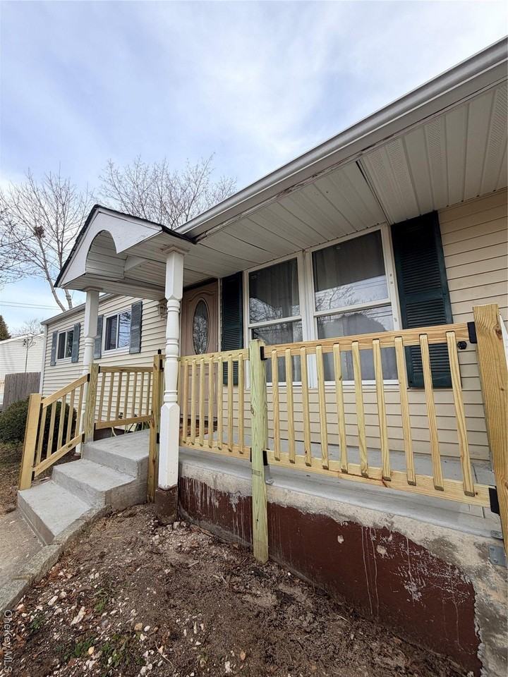 717 Doane Ave - Photo 2 of 12