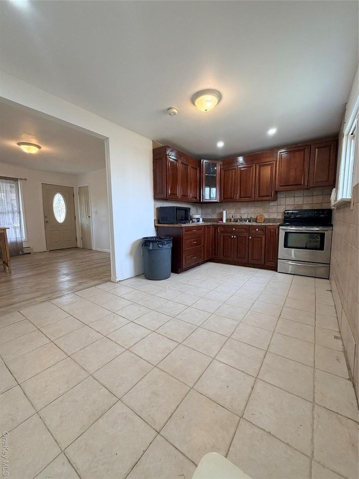 717 Doane Ave - Photo 6 of 12