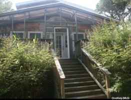 featured image of 201 Cottage Walk