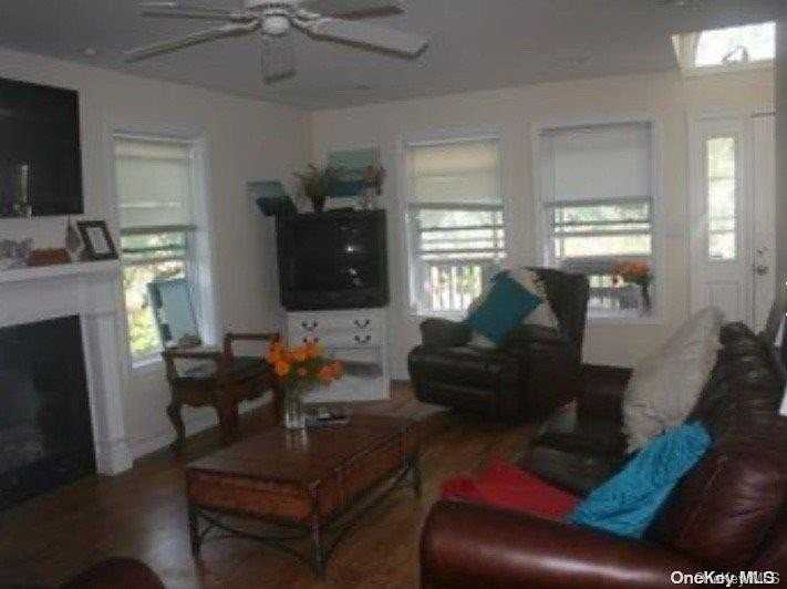 201 Cottage Walk - Photo 2 of 14