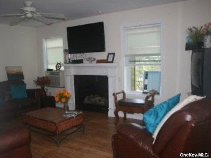 201 Cottage Walk - Photo 3 of 14