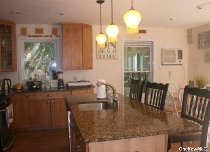 201 Cottage Walk - Photo 4 of 14