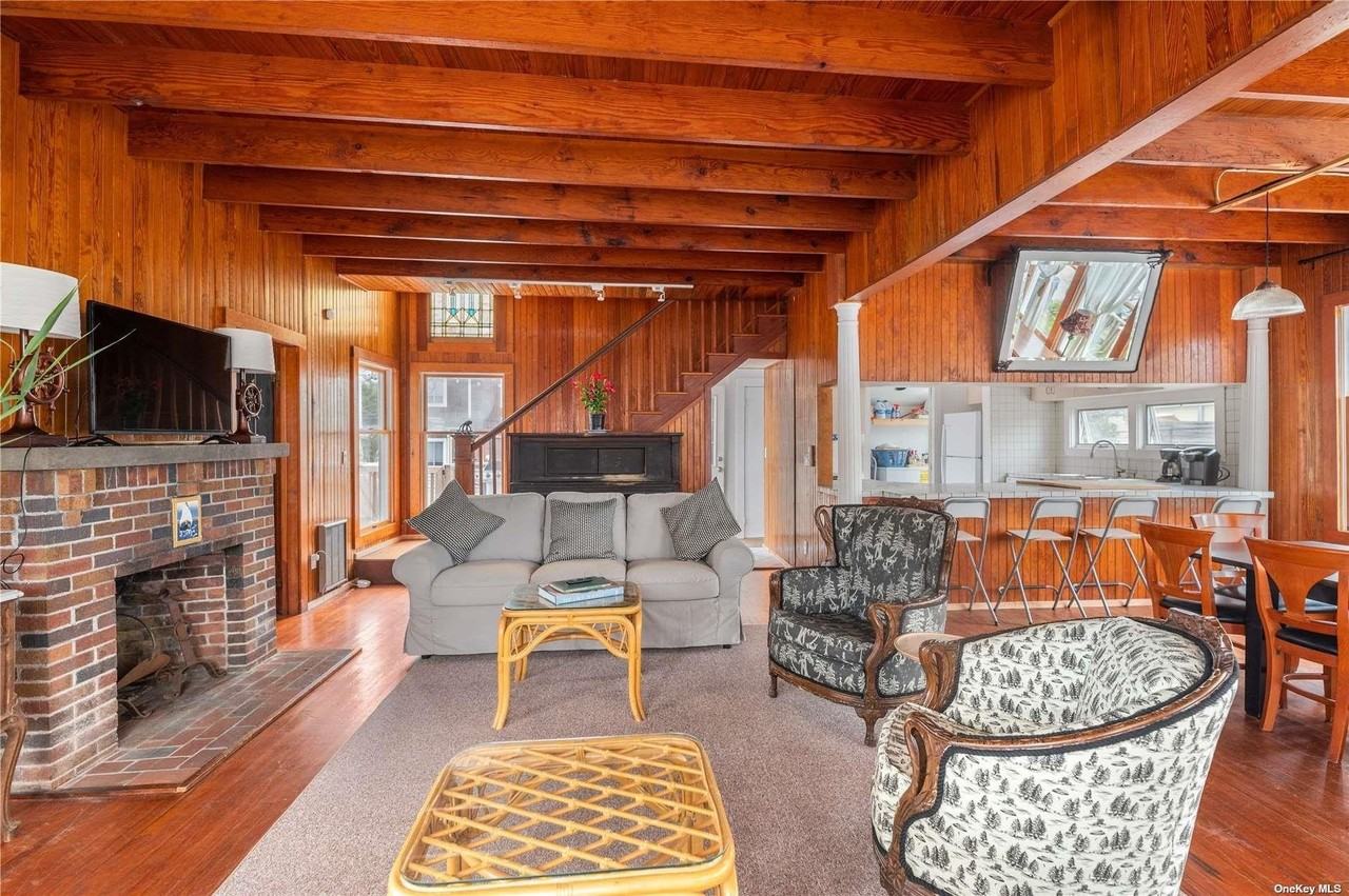 300 Cottage Walk - Photo 3 of 17