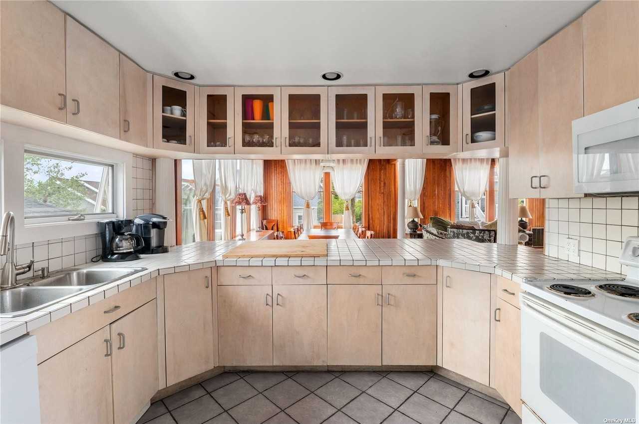 300 Cottage Walk - Photo 5 of 17