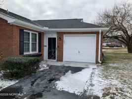 featured image of 37 Dogwood Dr