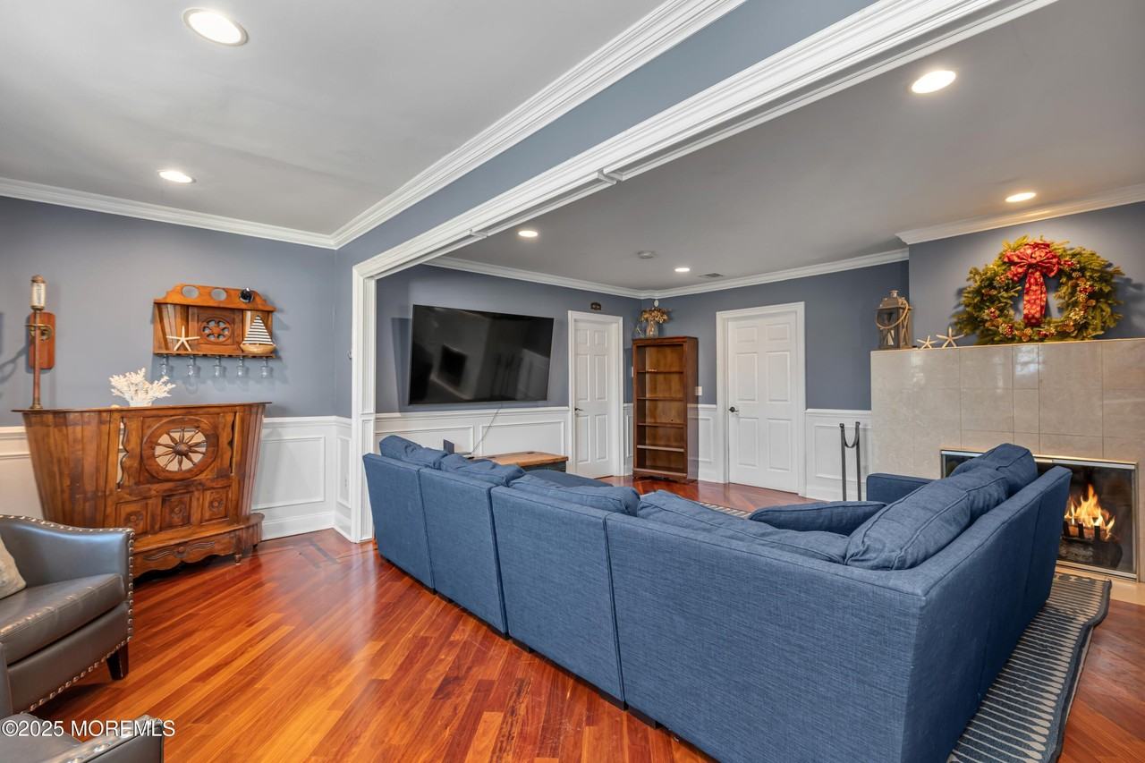 384 Sairs Ave - Photo 3 of 33