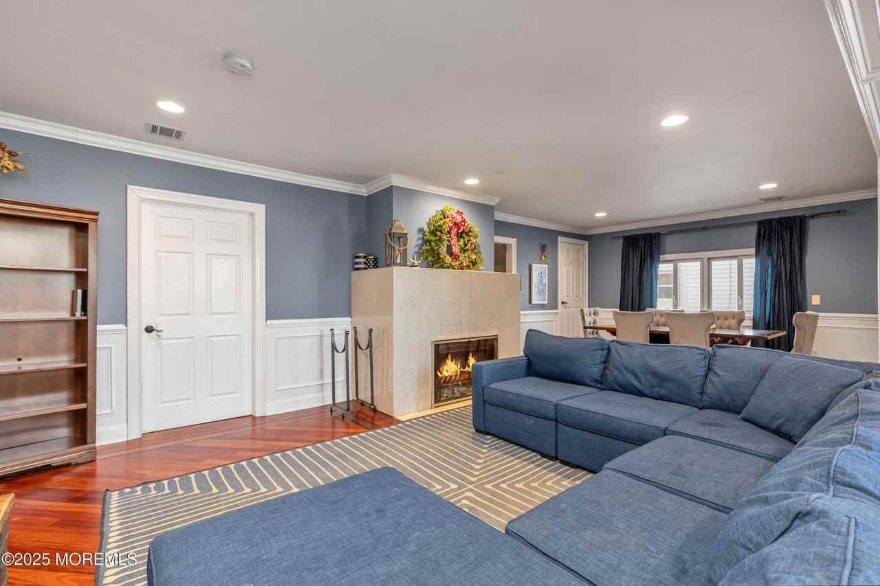 384 Sairs Ave - Photo 4 of 33