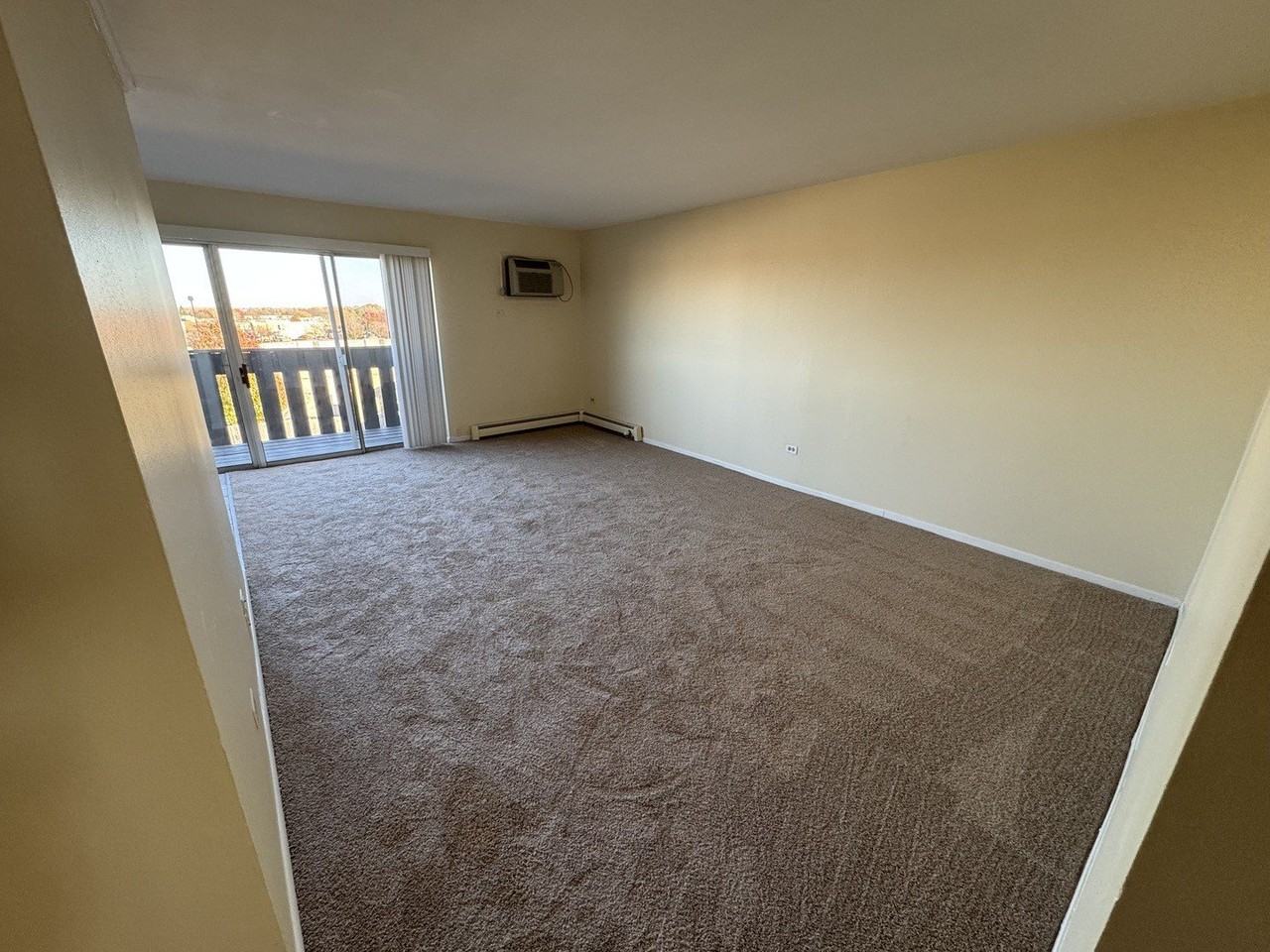 1120 Copperfield Ln Apt E #E - Photo 4 of 9