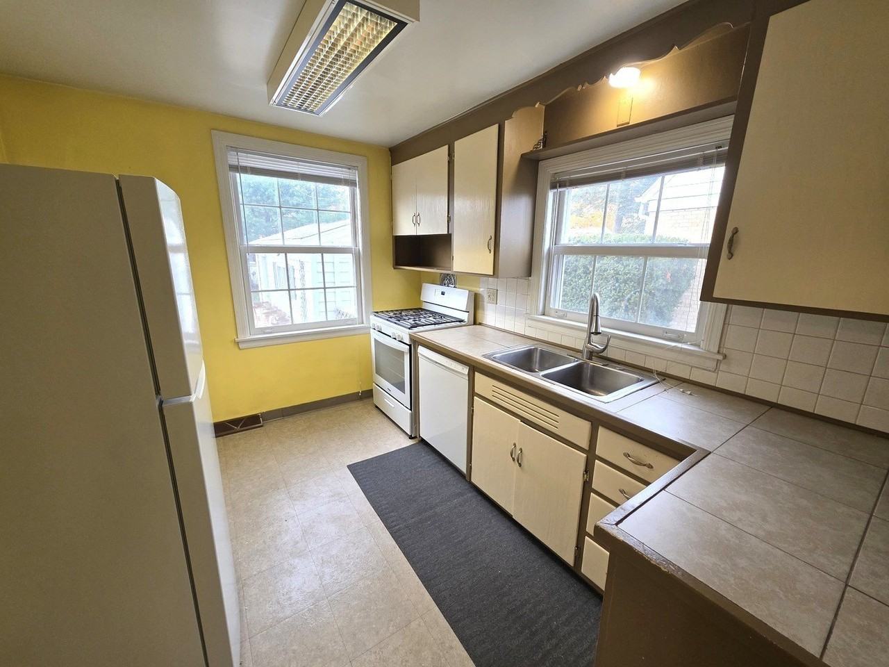 436 S Arlington Heights Rd - Photo 3 of 16