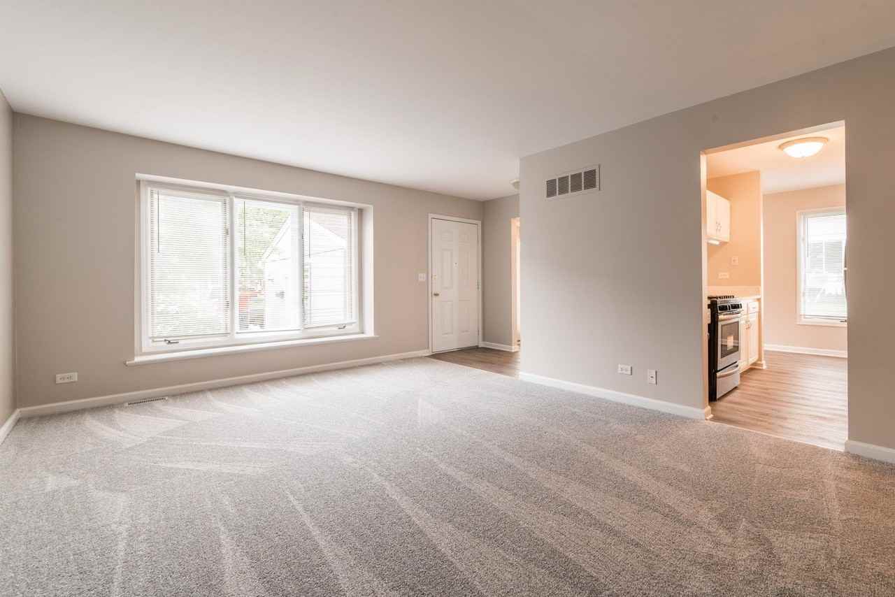 238 Driftwood Ln - Photo 3 of 37