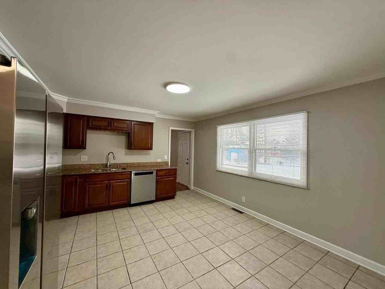 746 N Glenwood Pl - Photo 4 of 22