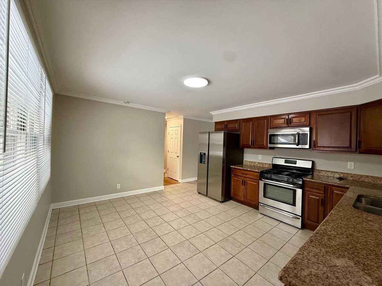 746 N Glenwood Pl - Photo 5 of 22